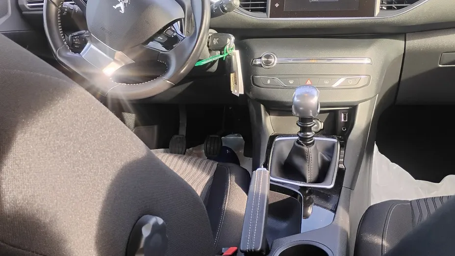 PEUGEOT 308 -