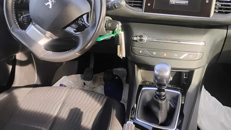 PEUGEOT 308 -