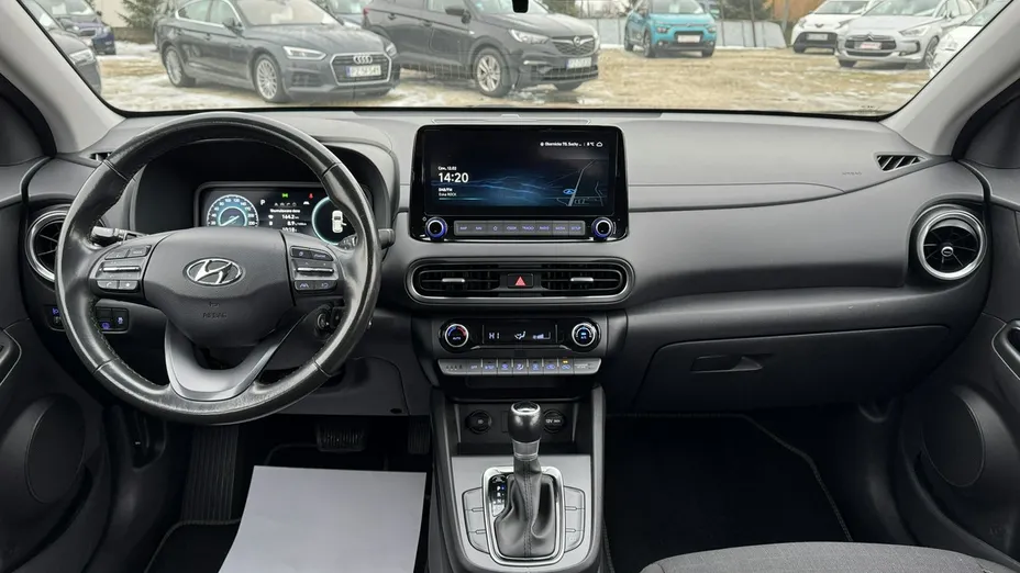 HYUNDAI Kona -