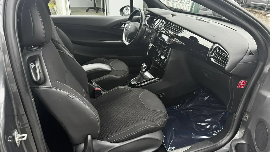 CITROEN DS3 -