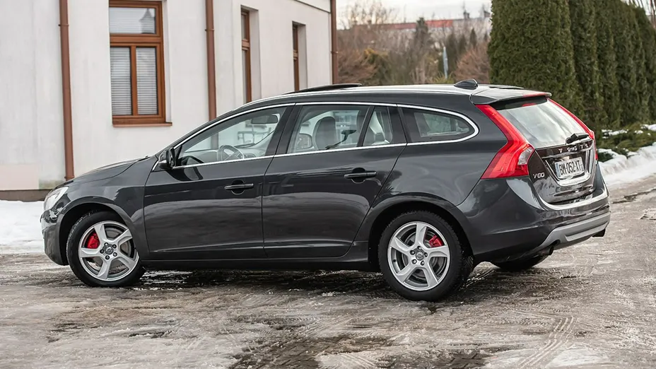 VOLVO V60 -