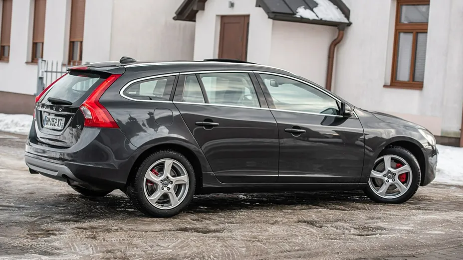 VOLVO V60 -
