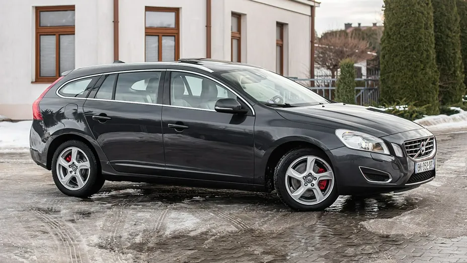VOLVO V60 -