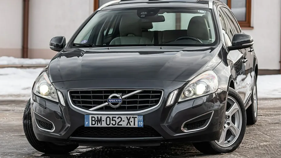 VOLVO V60 -