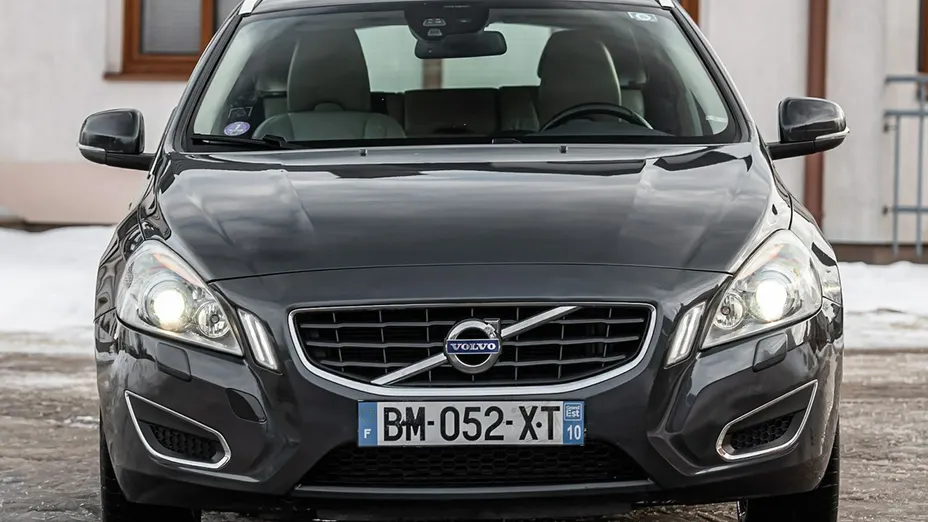 VOLVO V60 -