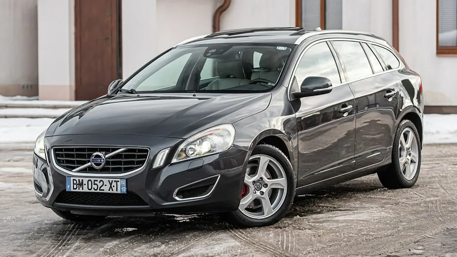 VOLVO V60 -