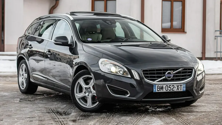 VOLVO V60 -