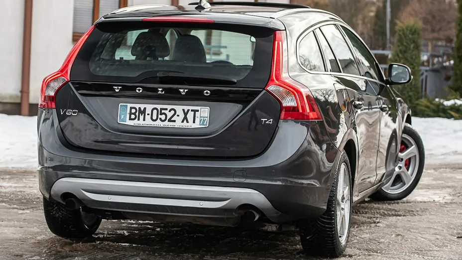 VOLVO V60 -