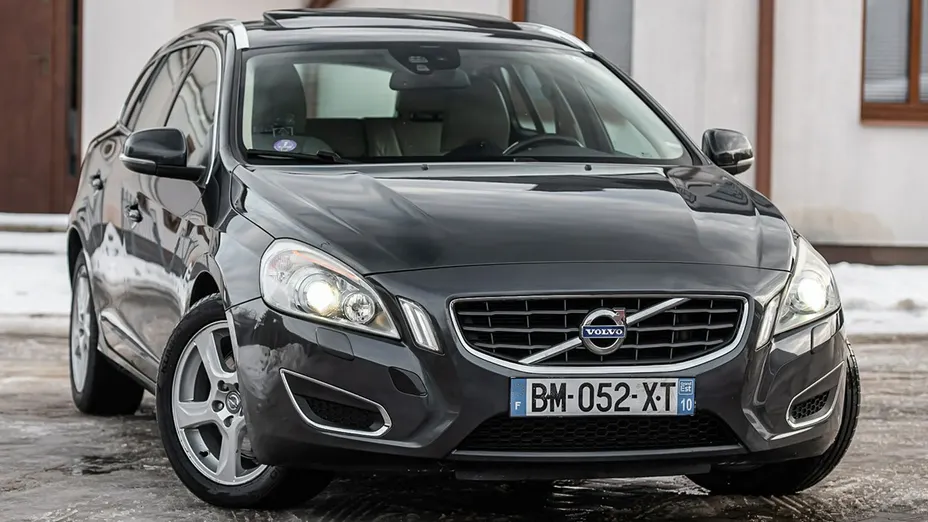VOLVO V60 -