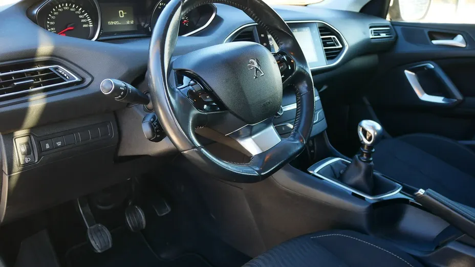 PEUGEOT 308 -