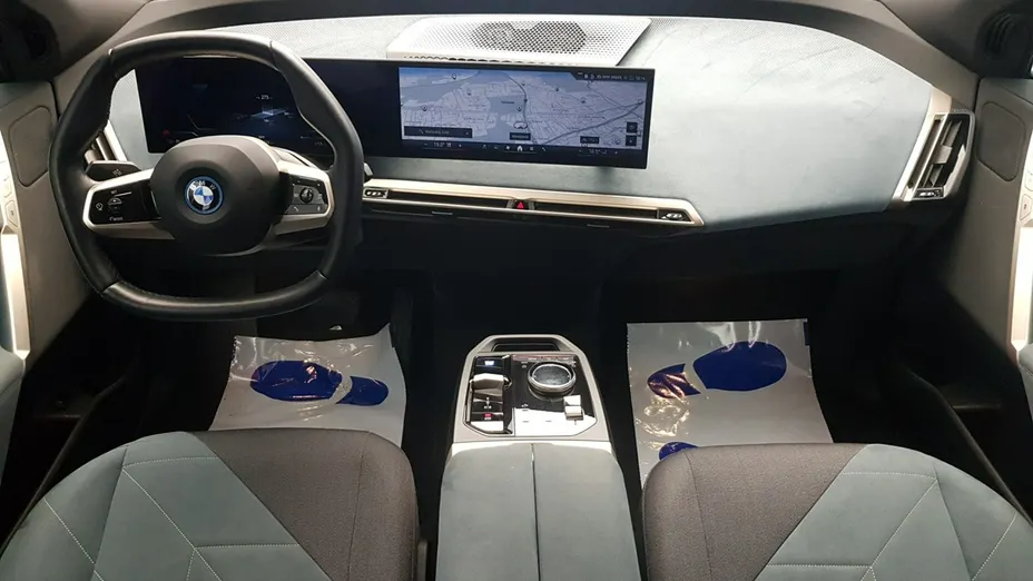 BMW iX -