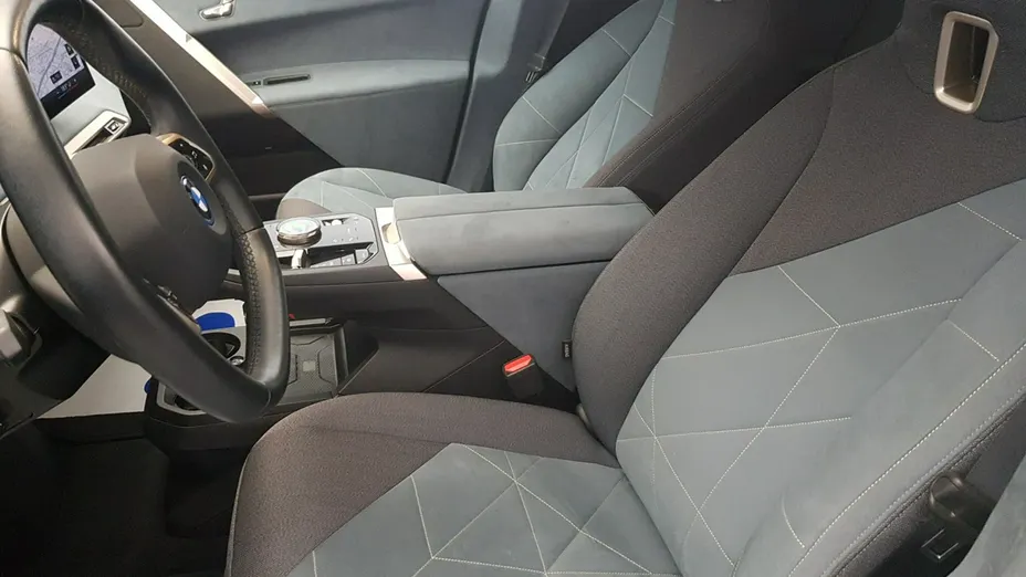 BMW iX -