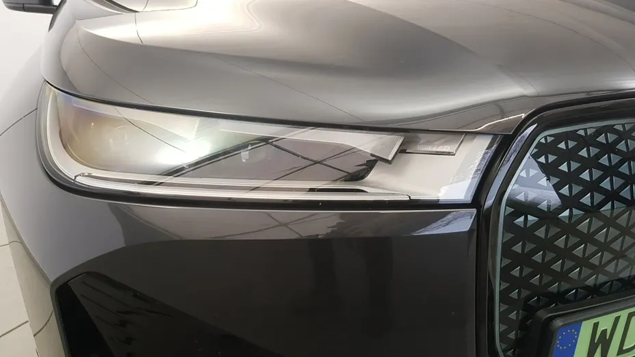 BMW iX -