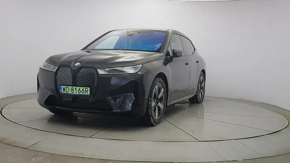 BMW iX -