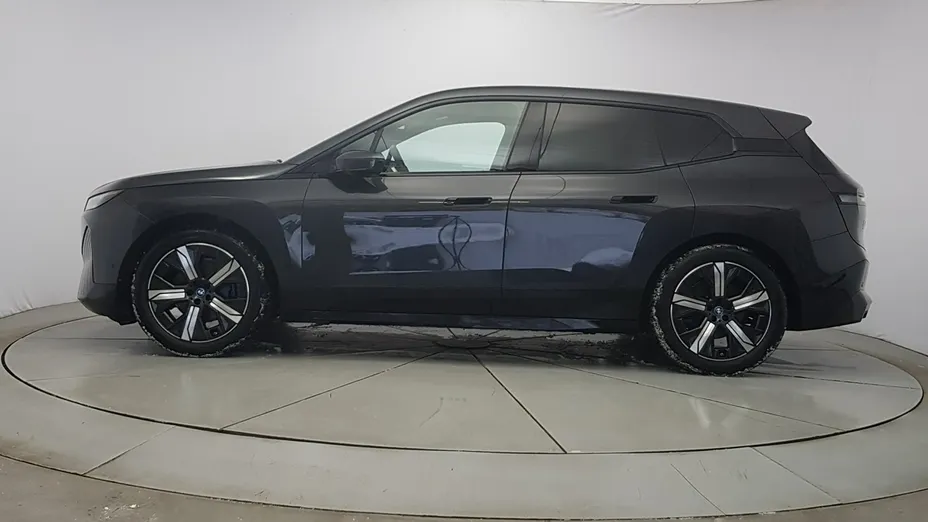 BMW iX -