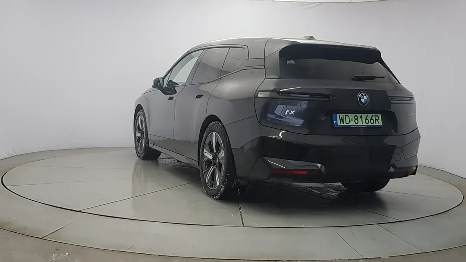 BMW iX -