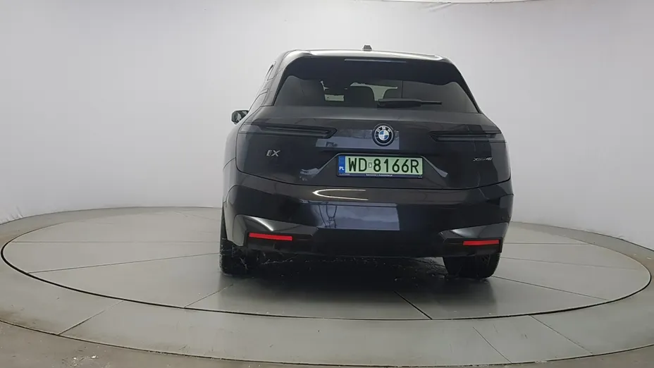 BMW iX -