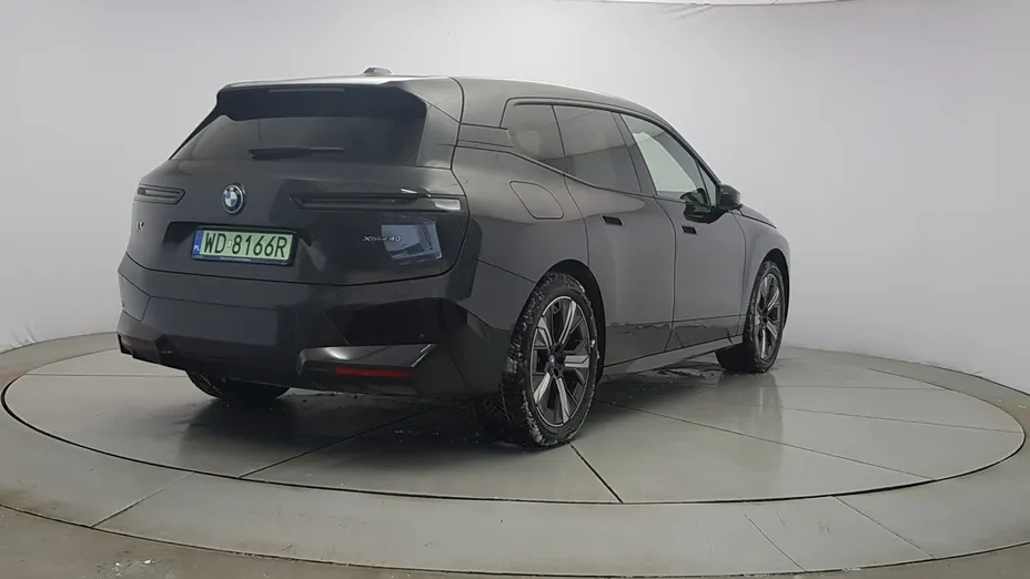 BMW iX -