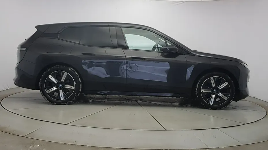 BMW iX -