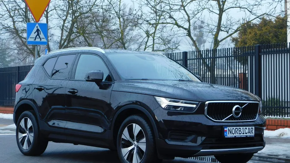 VOLVO XC40 -