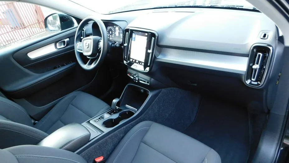 VOLVO XC40 -