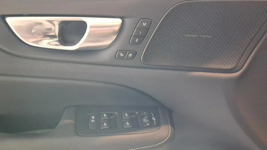 VOLVO V60 -