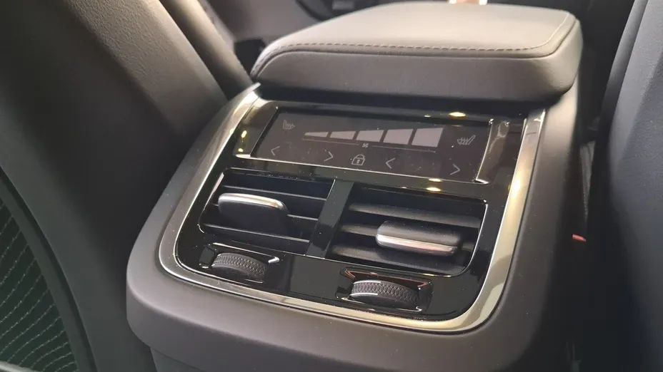 VOLVO V60 -