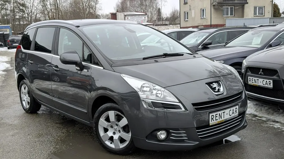 PEUGEOT 5008 -