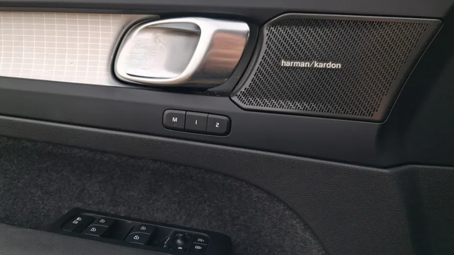 VOLVO XC40 -