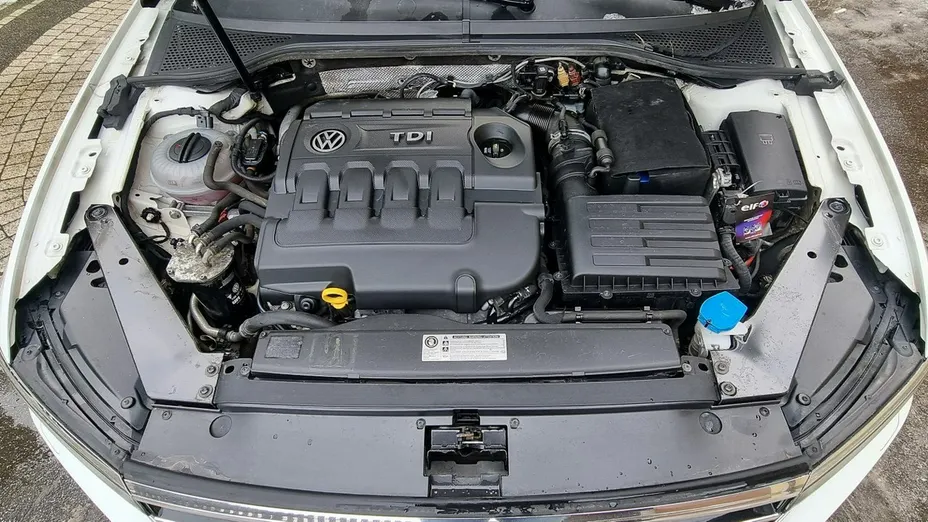 VOLKSWAGEN Passat -