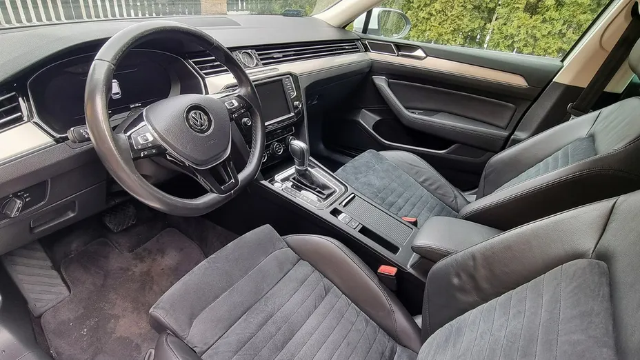 VOLKSWAGEN Passat -