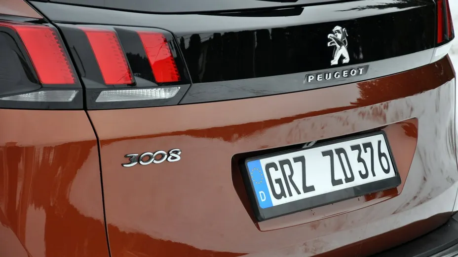 PEUGEOT 3008 -