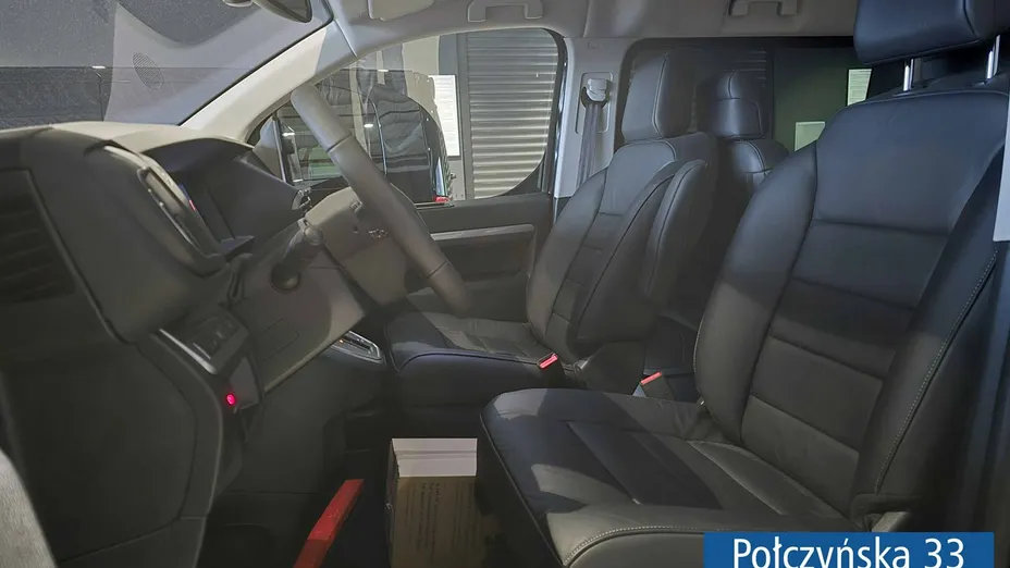 PEUGEOT Traveller -
