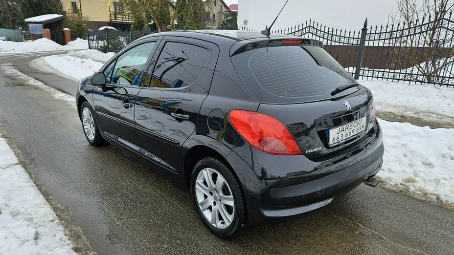 PEUGEOT 207 -
