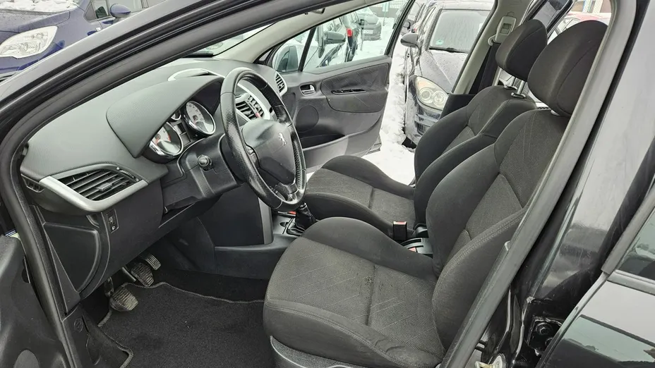 PEUGEOT 207 -