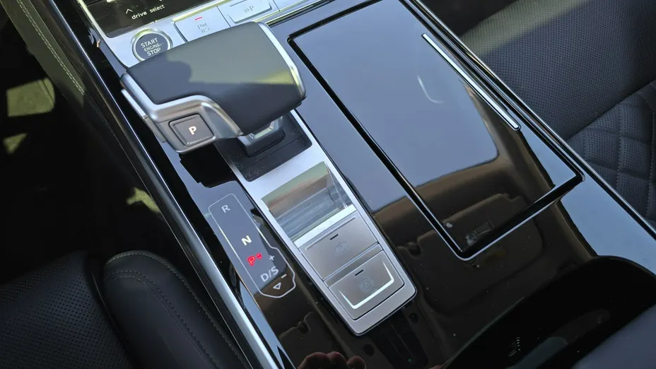 AUDI A8 -