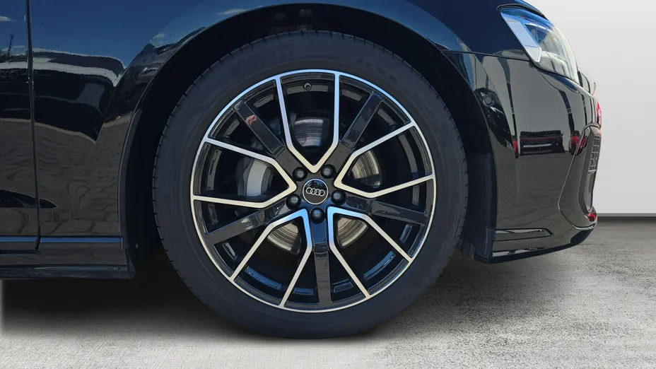 AUDI A8 -