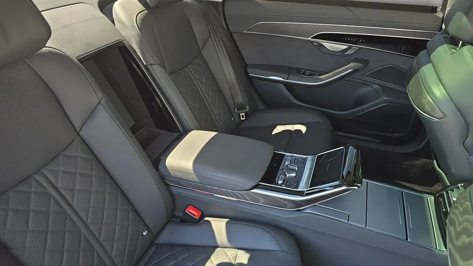 AUDI A8 -