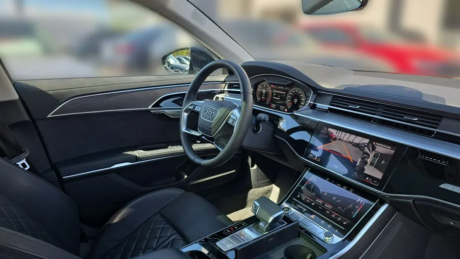 AUDI A8 -