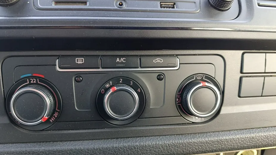 VOLKSWAGEN Transporter -