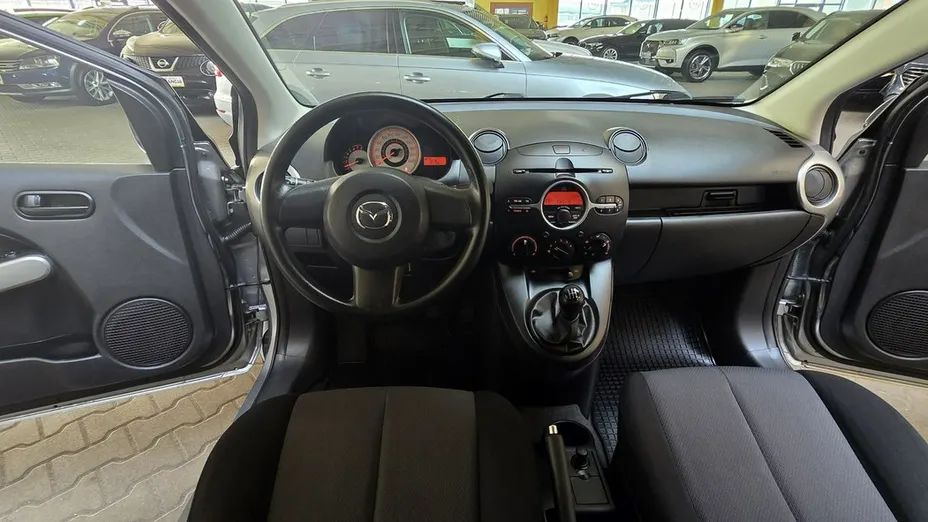 MAZDA 2 -