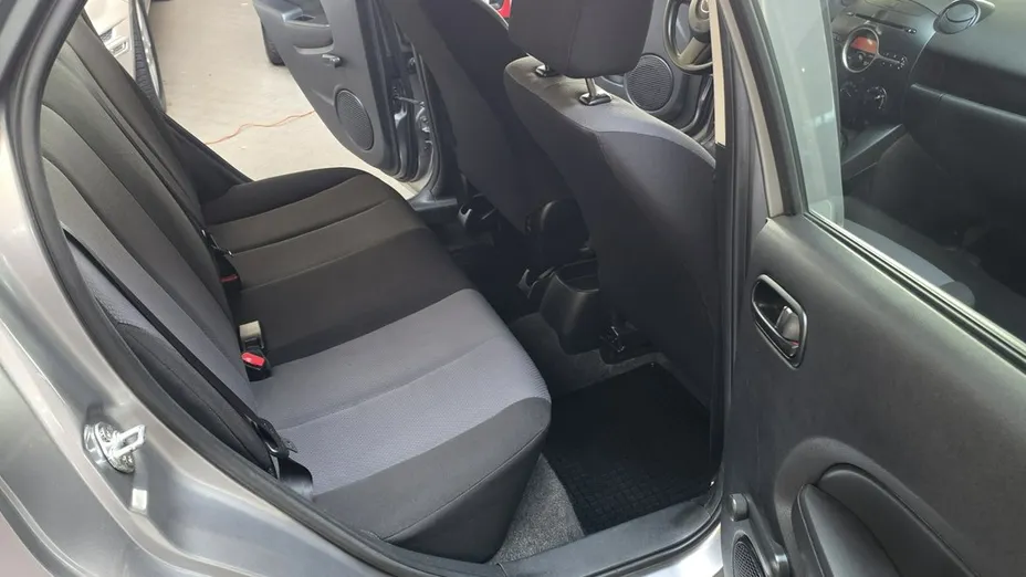 MAZDA 2 -