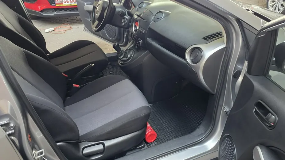 MAZDA 2 -