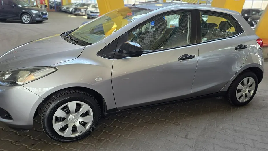 MAZDA 2 -