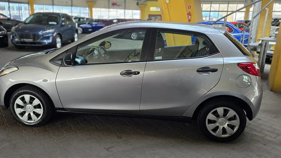 MAZDA 2 -