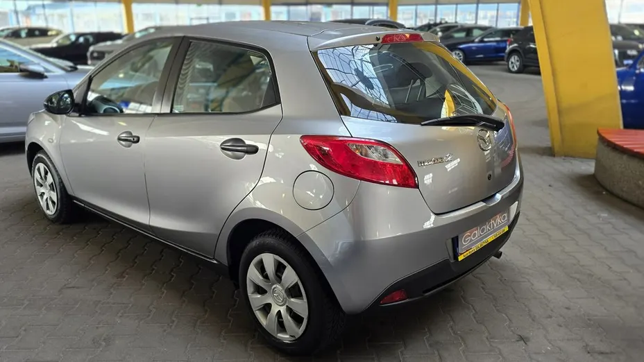 MAZDA 2 -