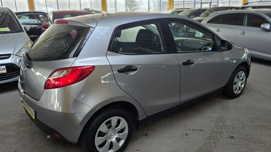 MAZDA 2 -