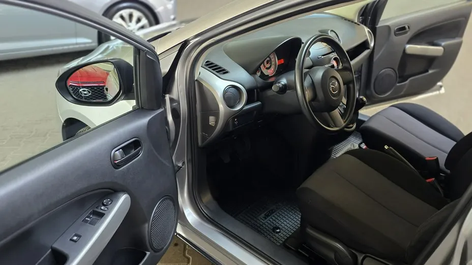 MAZDA 2 -