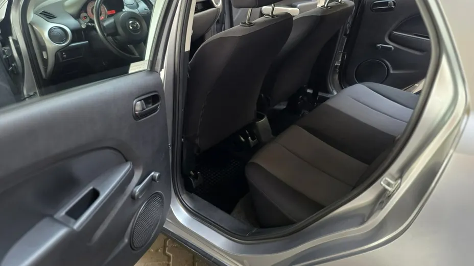 MAZDA 2 -