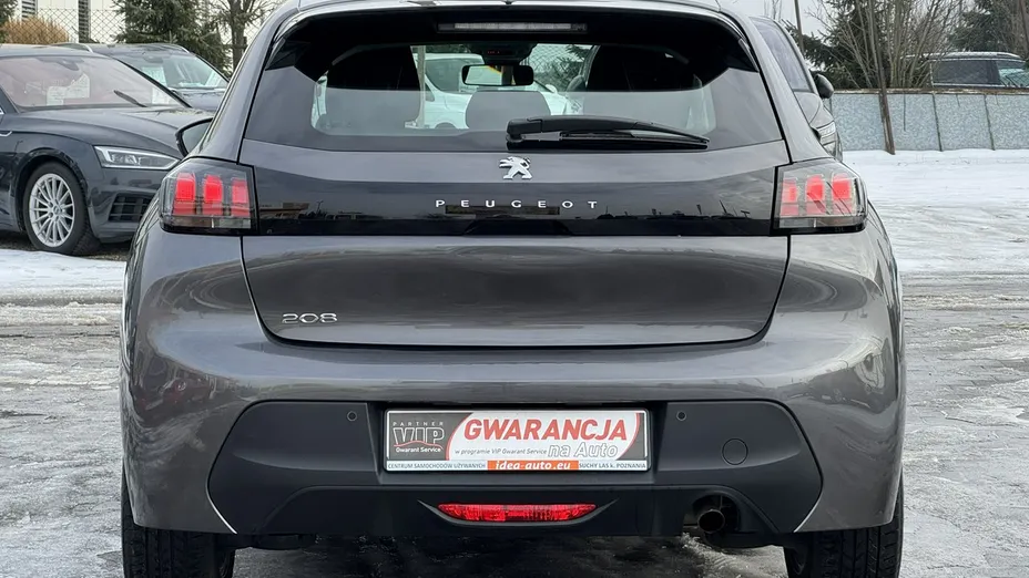 PEUGEOT 208 -